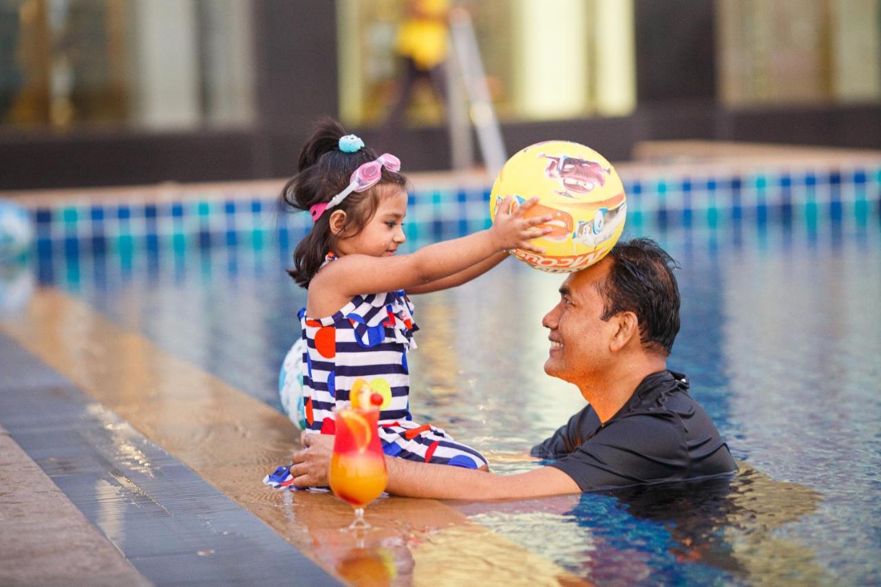 Holiday Inn Dhaka City Centre By Ihg Exteriör bild